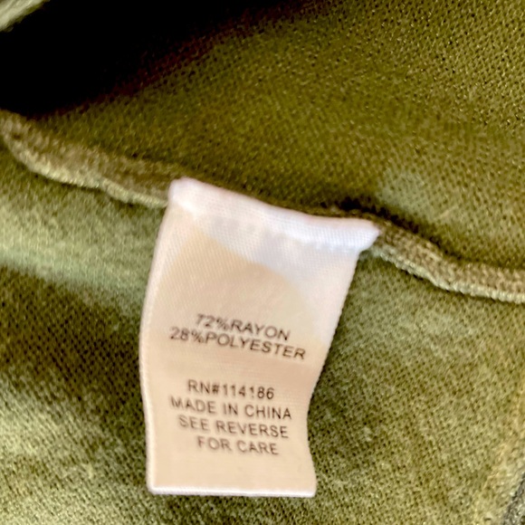 Women’s Green Sweater Size Small - Picture 3 of 5